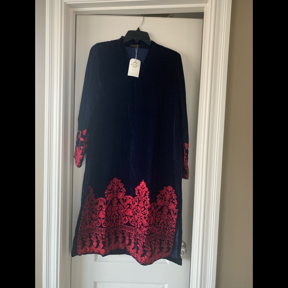 Embroidered velvet kurta